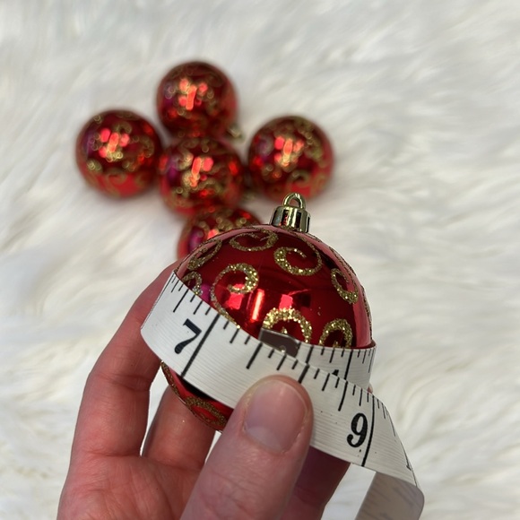 ๐ Must Bundle ๐ Red and Gold Holiday Ornaments (Set of 6) - Picture 4 of 10